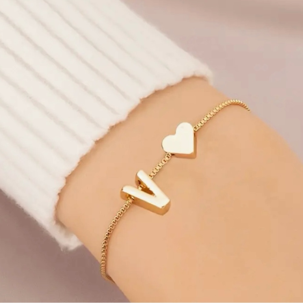 Brand New Initial Letter V Mini Love Heart Chain Bracelet
